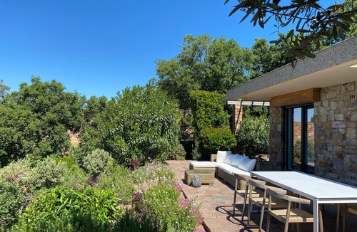 Le Dramont Villa | Beautiful modern little house overlooking the sea