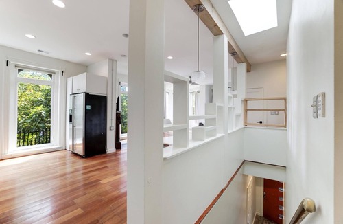 Eckington Apartment | Beautiful Modern Penthouse in heart of city, very walkable !