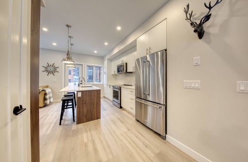 Panorama House | Beautiful, modern Slopeside 5 bedroom townhome