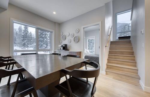 Panorama House | Beautiful, modern Slopeside 5 bedroom townhome