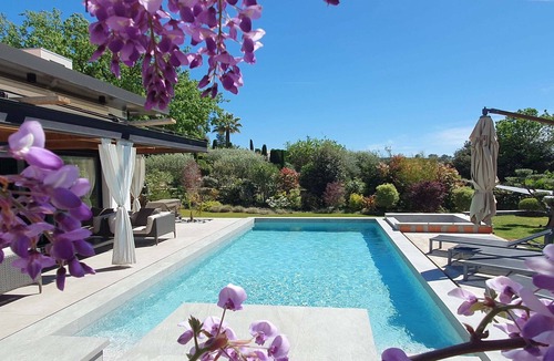 Biot Villa | Beautiful modern villa with swimming pool and jacuzzi in absolute calme