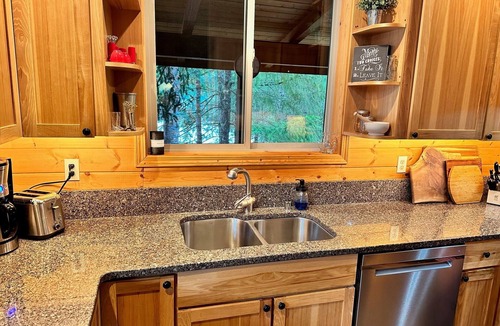 Packwood Cabin | Beautiful mountain cabin on creek - 2.9 miles from town