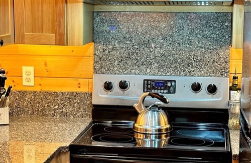 Packwood Cabin | Beautiful mountain cabin on creek - 2.9 miles from town