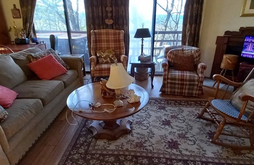 Mount Jackson Ski Chalet | Beautiful Mountain Chalet with views, ski, golf, lake and pro Mt. bike trails.