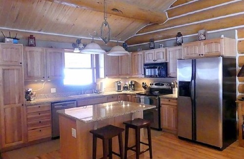 Cimarron Cabin | BEAUTIFUL MOUNTAIN LOG CABIN PETS ALLOWED