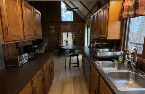 Lake Harmony Estates Ski Chalet | Beautiful Mountain View Chalet in Lake Harmony/Poconos