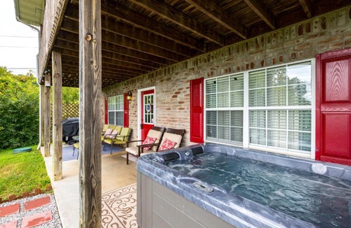 Kodak Apartment | Beautiful Mountain View Place w Exclusive Hot Tub