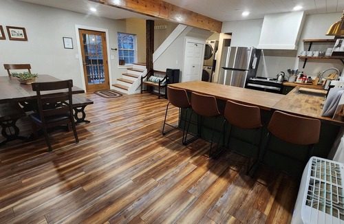 Jasper House | Beautiful mountainside hobby farm with gorgeous view!