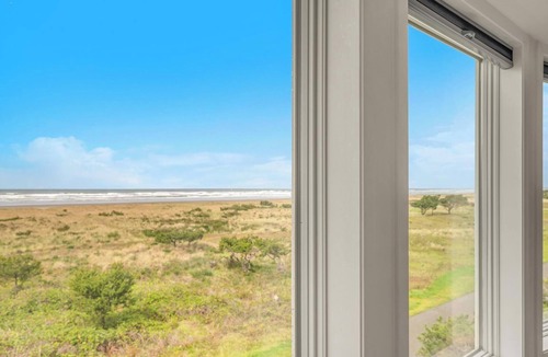 Seaside House | Beautiful multi-level oceanfront home, perfect retreat for friends or family.