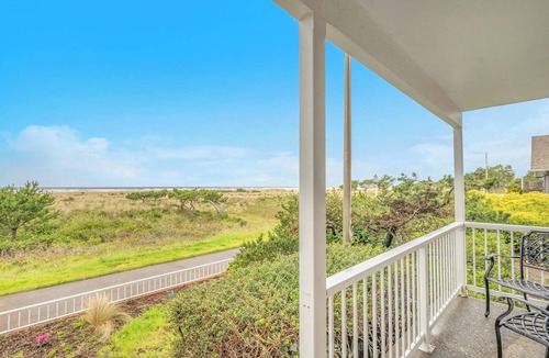 Seaside House | Beautiful multi-level oceanfront home, perfect retreat for friends or family.