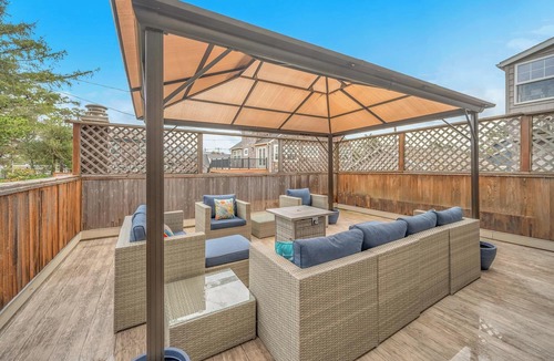 Seaside House | Beautiful multi-level oceanfront home, perfect retreat for friends or family.