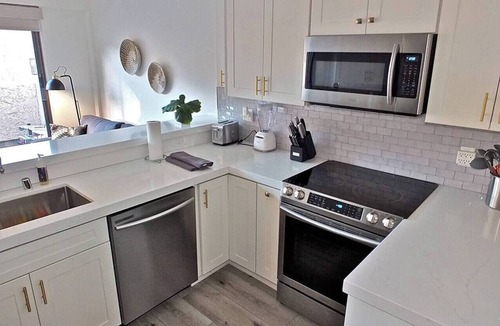 Avalon Condo | Beautiful Multi-Unit Paradise Retreats B37 and B45