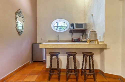 La Cruz Apartment | Beautiful suite in the Historic District WiFi Desk