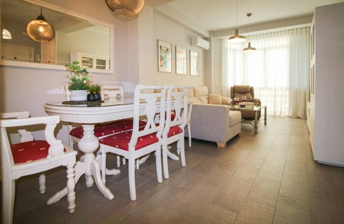 Los Remedios Apartment | Beautiful new apartment in Sevilla