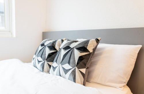 Sutton Central Apartment | Beautiful new build studio in London