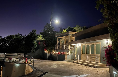Peterborg Cottage | Beautiful New Construction Cottage overseeing Megans Bay.