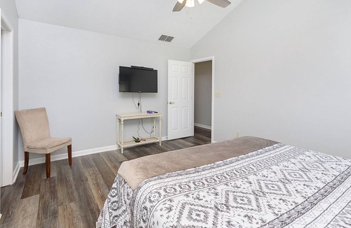 Avon House | Beautiful New Remodel - Perfect For Mid Term Stays