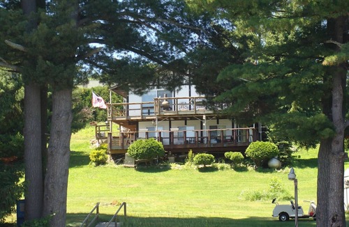 Brill House | Beautiful, newly remodeled house on Long Lake