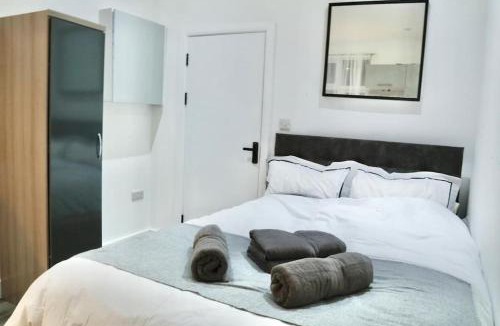 Hendon Apartment | Beautiful NW4 Studio - Professional Market - Own Entry