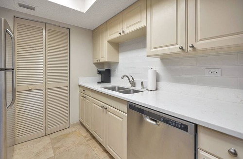 Saint Simons Island Condo | Beautiful Ocean Views, Beach Club 337! Steps to beach!