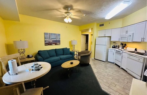 Seabreeze Historic District Resort | Beautiful Ocean Walk 2bed/2bath Lock Off. in Daytona Beach, FL!