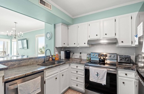 Myrtle Beach Condo | Beautiful oceanfront condo with stunning views located on popular Shore Drive! P