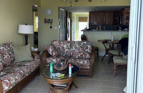 Bahamas Terrace House | Beautiful oceanfront townhome just steps from the beach