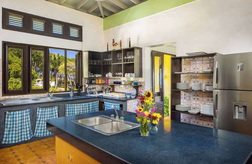 El Breton Villa | Beautiful Oceanfront Villa that sleeps up to 20 guests!