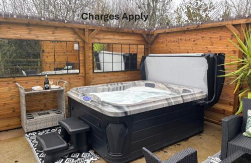 Fiddington Apartment | Beautiful One Bed Studio Flat - Dog Friendly