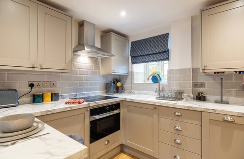 Ampney Crucis House | Beautiful One BR Cottage in Cerney Wick