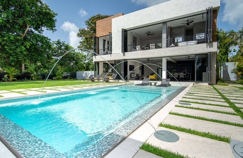 Weston Villa | Beautiful Onyx Luxury villa