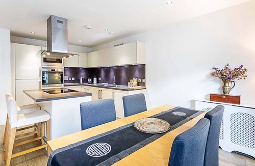 Ferndale Apartment | Beautiful Open Plan Garden Flat