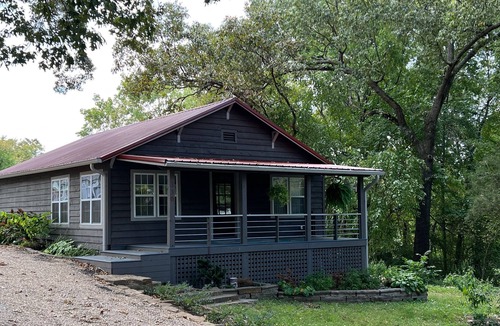 Cotter House | Beautiful Ozark bungalow within walking distance to the White River.