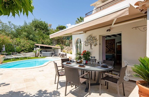 Plage de la Garonnette House | Beautiful private villa for 6 guests with private pool, hot tub, A/C, WIFI, TV and terrace