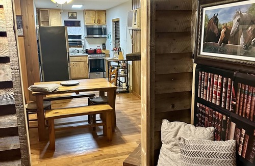 Unaka Cabin | Beautiful & peaceful cabin w deck, garden, firepit & walking trails.