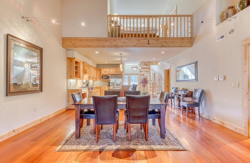 Government Camp House | Beautiful penthouse condo w/shared pool & hot tub - amazing views & free WiFi