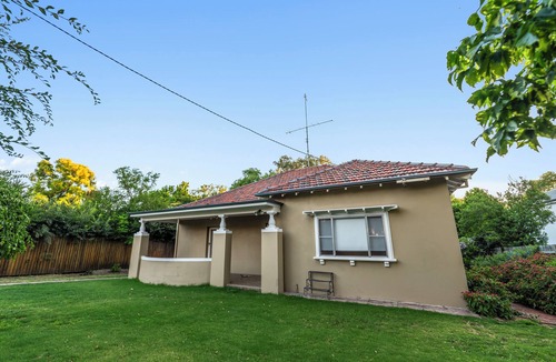 East Tamworth House | Beautiful period home, with modern comfort. 2 minutes' walk to CBD!