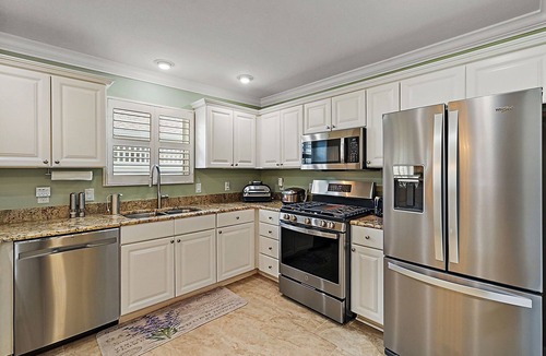 Duval Villa | Beautiful Pet-Friendly Villa in the Ideal Location with 4-Seater Golf Cart