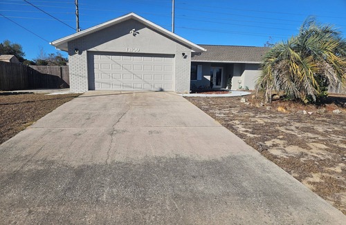 Spring Hill House | Beautiful Pool Home 2 large bedrooms + Den in Spring Hill FL