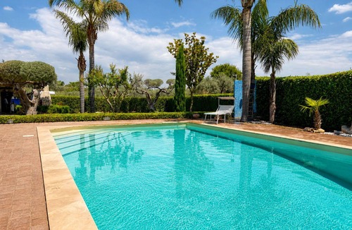 Chiaramonte Gulfi Villa | Beautiful private villa for 6 guests with A/C, WIFI, private pool, TV, patio and panoramic view