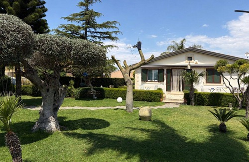 Chiaramonte Gulfi Villa | Beautiful private villa for 6 guests with A/C, WIFI, private pool, TV, patio and panoramic view