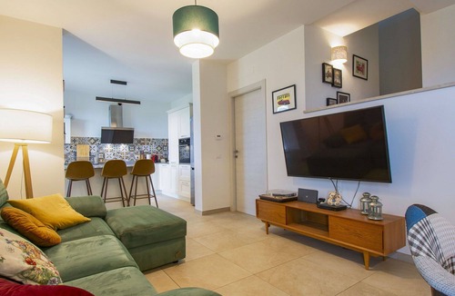 Migliarino Villa | Beautiful private villa for 6 people with A/C, hot tub, WIFI, TV, balcony, pets allowed and park.