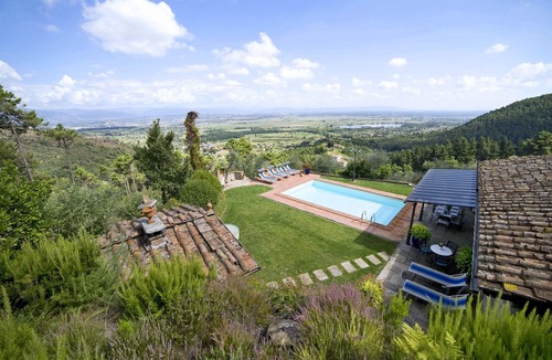 SantʼAndrea di Compito Villa | Beautiful private villa with A/C, WIFI, private pool, TV, terrace and panoramic view, close to L.