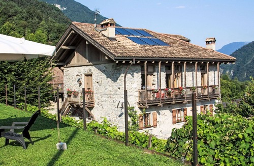 Ragoli Villa | Beautiful private villa with WIFI, private pool, TV, patio, pets allowed and panoramic view