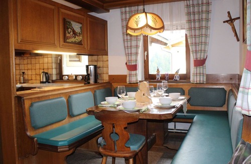 Uttendorf Villa | Beautiful private villa for 24 people with WIFI, TV, terrace and pets allowed