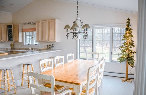 Ponshewaing Cottage | Beautiful Private Home on Crooked Lake Near Petoskey & Harbor Springs
