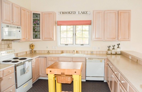 Ponshewaing Cottage | Beautiful Private Home on Crooked Lake Near Petoskey & Harbor Springs