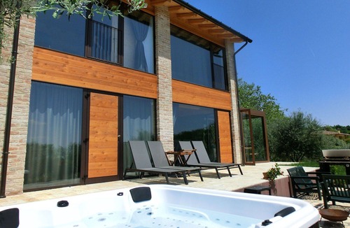 Venegazzu Villa | Beautiful private villa with A/C, sauna, WIFI, hot tub, private pool, TV and pets allowed