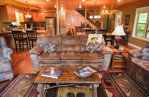 Hayesville House | Beautiful Private Lodge located directly on Tusquittee Creek