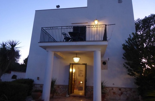Ceglie Messapica Villa | Beautiful, private & spacious Roman villa with large 12*8m pool and garden.